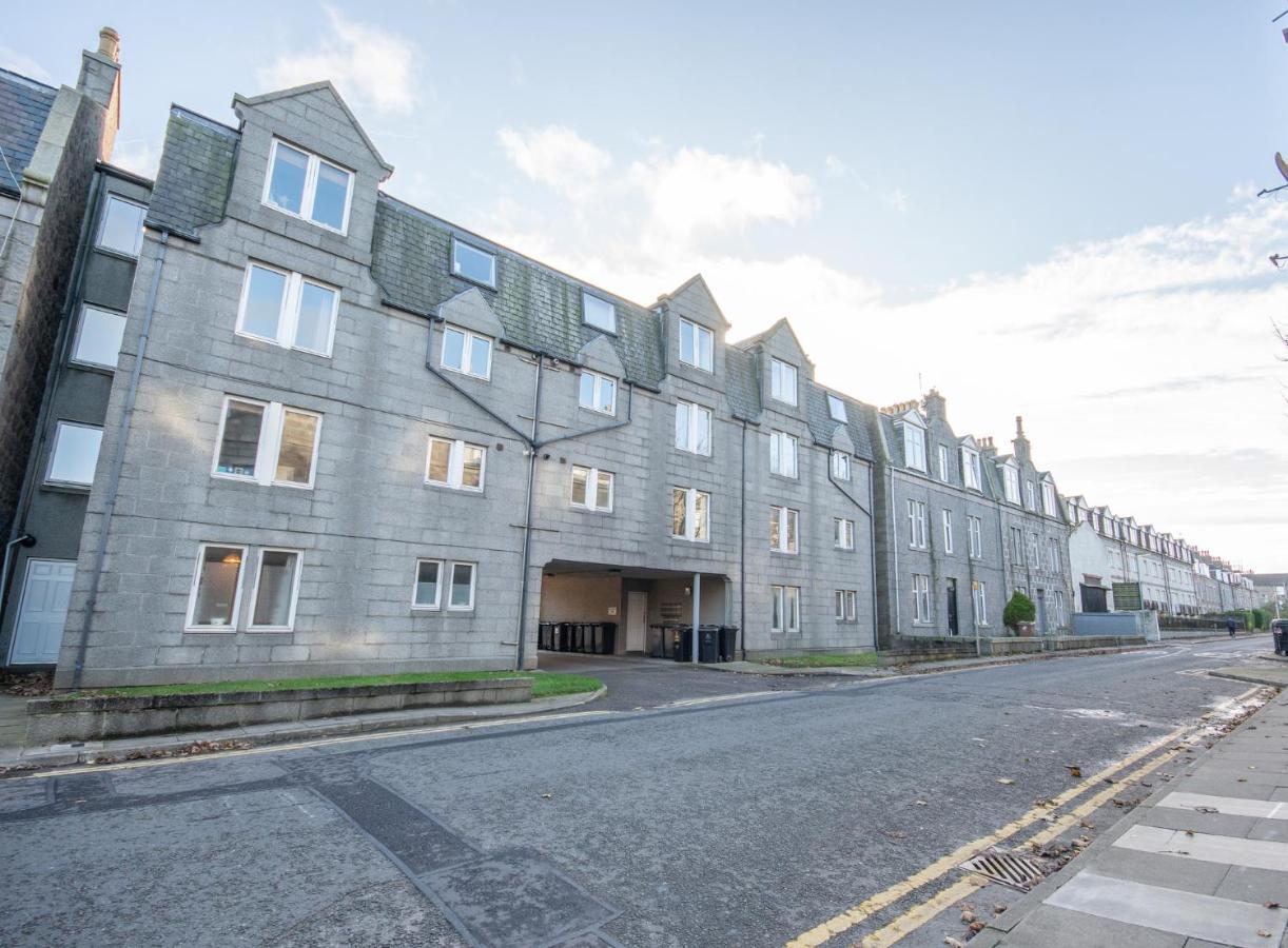 Dwellcome Home Ltd 2 King Beds West End Apt, Half Mile To Union Street Yet Quiet, Free Allocated Parking Space At Rear Entrance & Fast Wifi, Ideal For Long Term Contractor, Corporate, Etc Stays, Regular Housekeeping Option - See Our Site For Assuranc Aberdeen Eksteriør billede