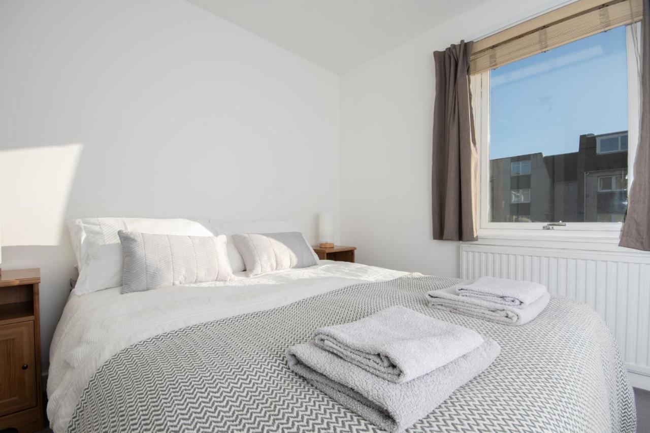 Dwellcome Home Ltd 2 King Beds West End Apt, Half Mile To Union Street Yet Quiet, Free Allocated Parking Space At Rear Entrance & Fast Wifi, Ideal For Long Term Contractor, Corporate, Etc Stays, Regular Housekeeping Option - See Our Site For Assuranc Aberdeen Eksteriør billede