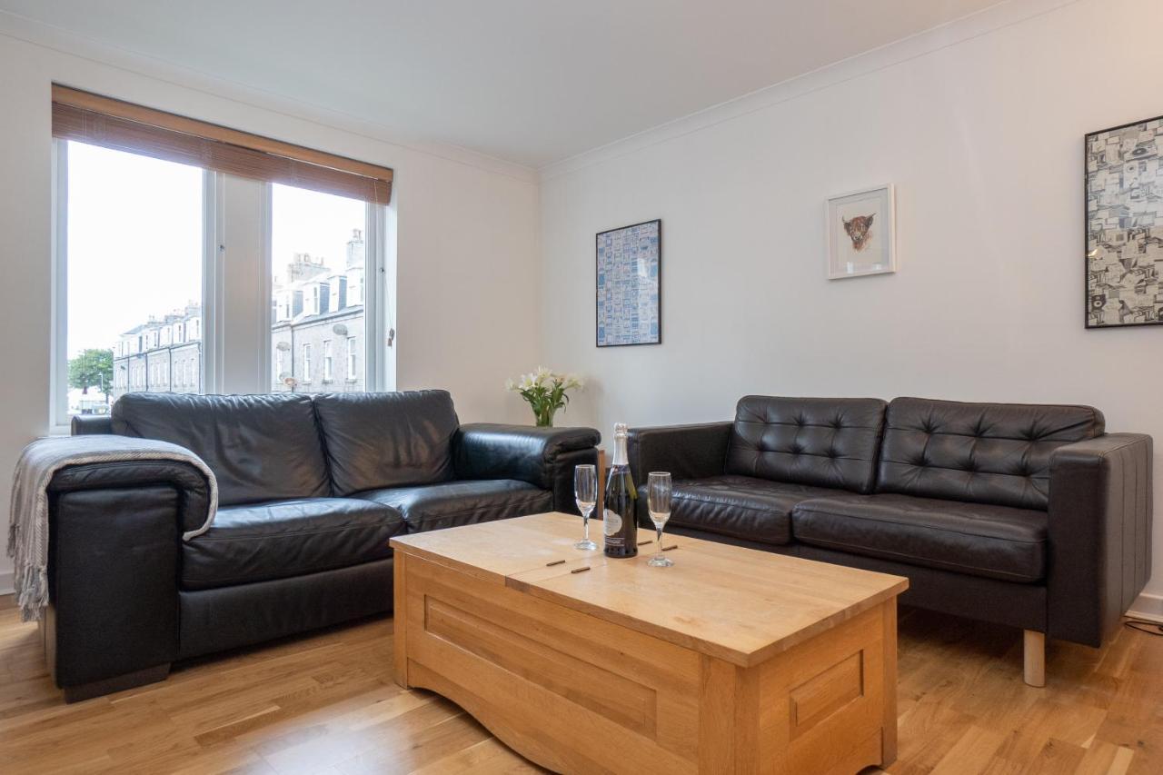 Dwellcome Home Ltd 2 King Beds West End Apt, Half Mile To Union Street Yet Quiet, Free Allocated Parking Space At Rear Entrance & Fast Wifi, Ideal For Long Term Contractor, Corporate, Etc Stays, Regular Housekeeping Option - See Our Site For Assuranc Aberdeen Eksteriør billede