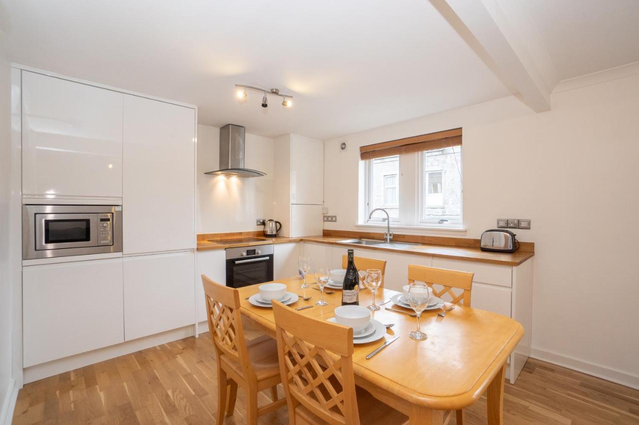 Dwellcome Home Ltd 2 King Beds West End Apt, Half Mile To Union Street Yet Quiet, Free Allocated Parking Space At Rear Entrance & Fast Wifi, Ideal For Long Term Contractor, Corporate, Etc Stays, Regular Housekeeping Option - See Our Site For Assuranc Aberdeen Eksteriør billede